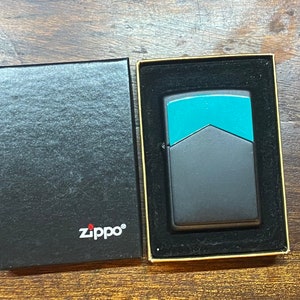1997 Zippo Lighter Marlboro Cigarettes - GREEN Rooftop Mint In The Box Very Rare