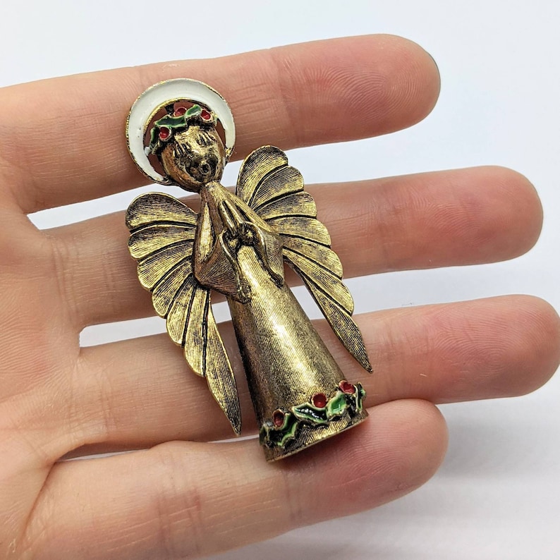 Tree Topper Shoulder Choir Singing Holly Berries Vintage Costume Jewelry Pin ART Signed Christmas Angel