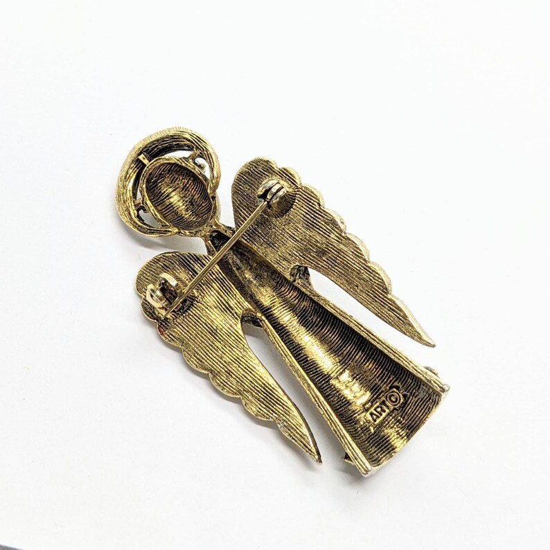 Tree Topper Shoulder Choir Singing Holly Berries Vintage Costume Jewelry Pin ART Signed Christmas Angel