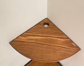 Estante flotante de madera esquinero con agujero: Organizador de pared de pino blanco