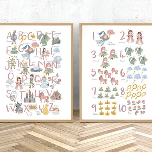 Juego de 2 impresiones con alfabeto y números de cuentos de hadas, arte de pared de princesa perfecto para una pared decorativa de guardería en una decoración rosa apagada