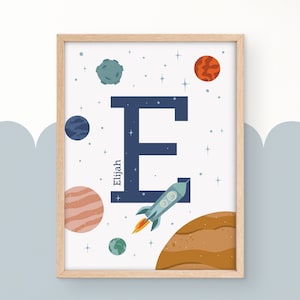 Impresión de nombre espacial para niños, arte de pared con monograma, letra espacial con cohete