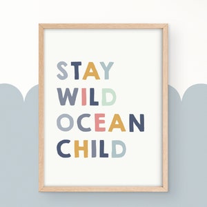 Stay Wild Ocean Child Zitat Druck, perfekt für ein Ozean Thema Kinderzimmer, Sea Life Druck