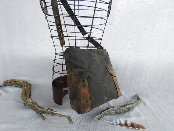 【DISCERNMENT】Stopper Cotton Cross Bag Khaki Waxed Cotton Cross Body Bag. Distressed Style With