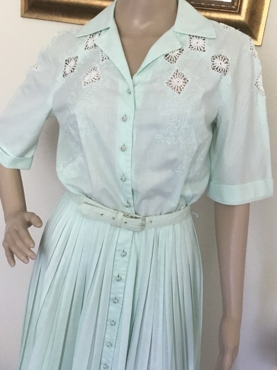 60’s Vintage Mint Green Retro Embroidered Cutout … - image 3