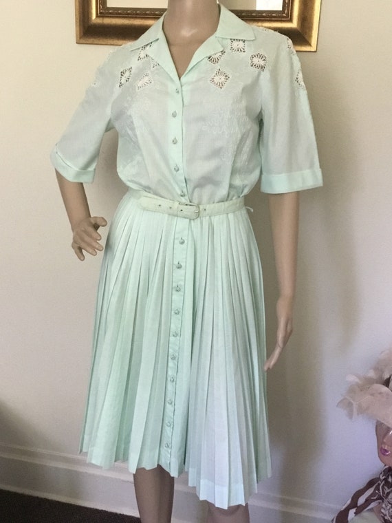 60’s Vintage Mint Green Retro Embroidered Cutout … - image 2