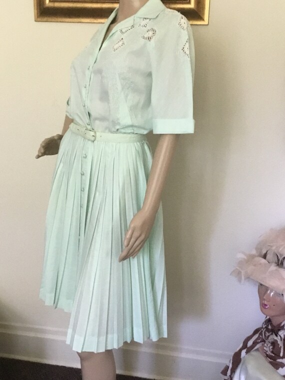 60’s Vintage Mint Green Retro Embroidered Cutout M