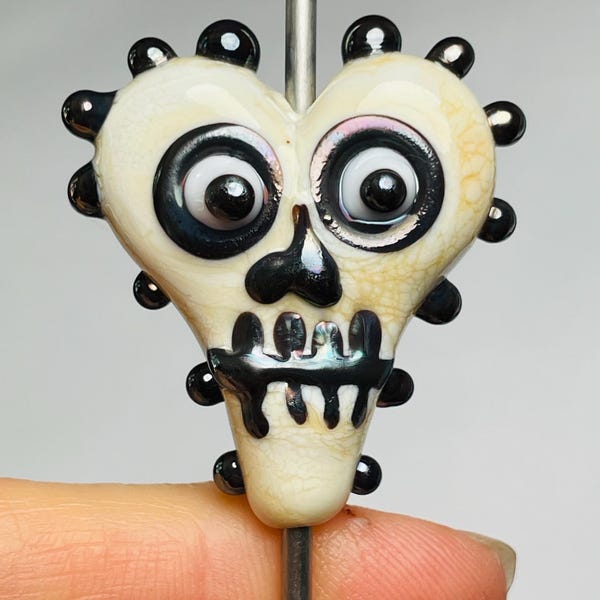 Lampwork Glass Heart Skull Focal Bead, 33x39mm, HANDMADE Lampwork skull bead, Artisan Halloween Lampwork bead, Halloween Lampwork focal