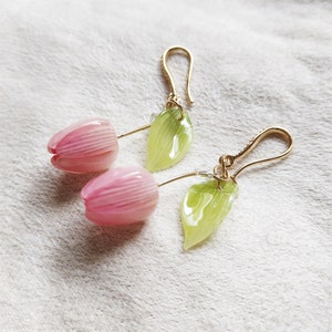 Tulip dangle earrings,handmade tulip flower dangle earrings,Real flower earrings,floral earring,dry flowers earrings,pressed flower jewelry