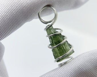 Moldavite necklace,Moldavite crystal Pendant,Moldavite Jewelry,Authentic Moldavite Necklace,Genuine Moldavite Stone,Real Moldavite Crystal
