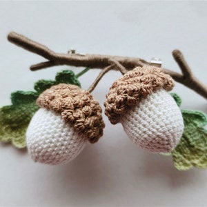 Crochet Acorn Brooch,Handmade Autumn gift,Wedding flower boutonniere,velvet acorn jewelry,Custom Gingko leaves,Vintage acorn Brooches Pin