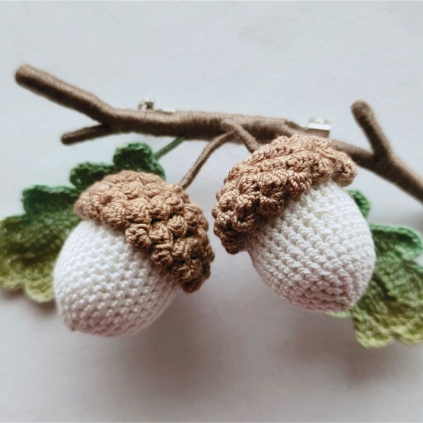 Crochet Acorn Brooch,Handmade Autumn gift,Wedding flower boutonniere,velvet acorn jewelry,Custom Gingko leaves,Vintage acorn Brooches Pin