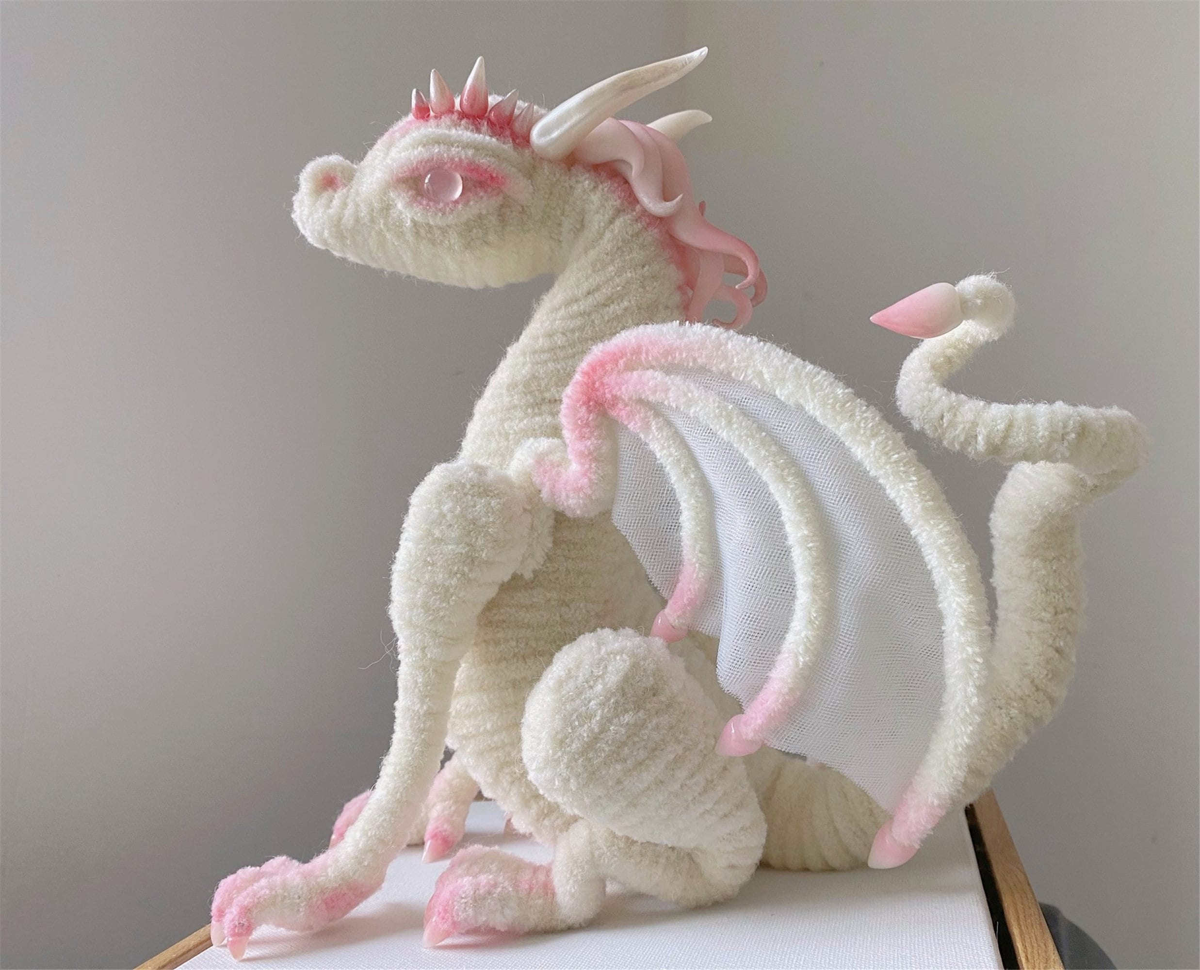 ピンクドラゴンドラゴン人形、クールなファンタジードラゴン