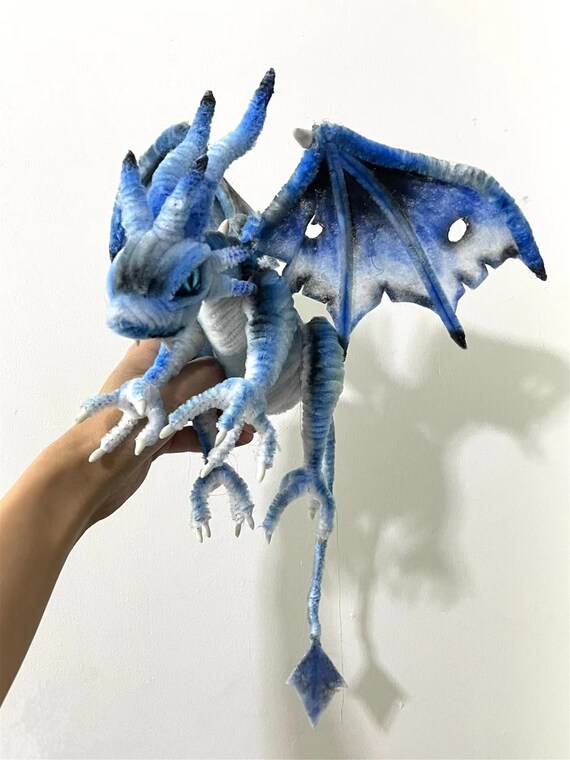 青いドラゴン型ぬいぐるみ ブルーデビルドラゴン人形、ブルーファンタジードラゴンおもちゃ
