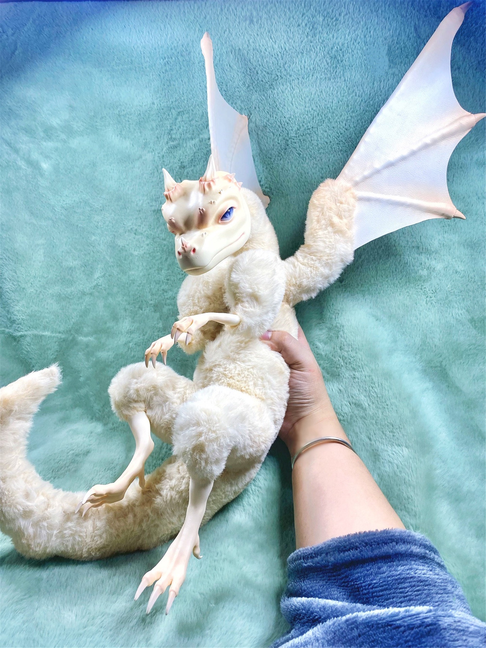 カスタムホワイトドラゴン人形、オリジナルデザインのドラゴン