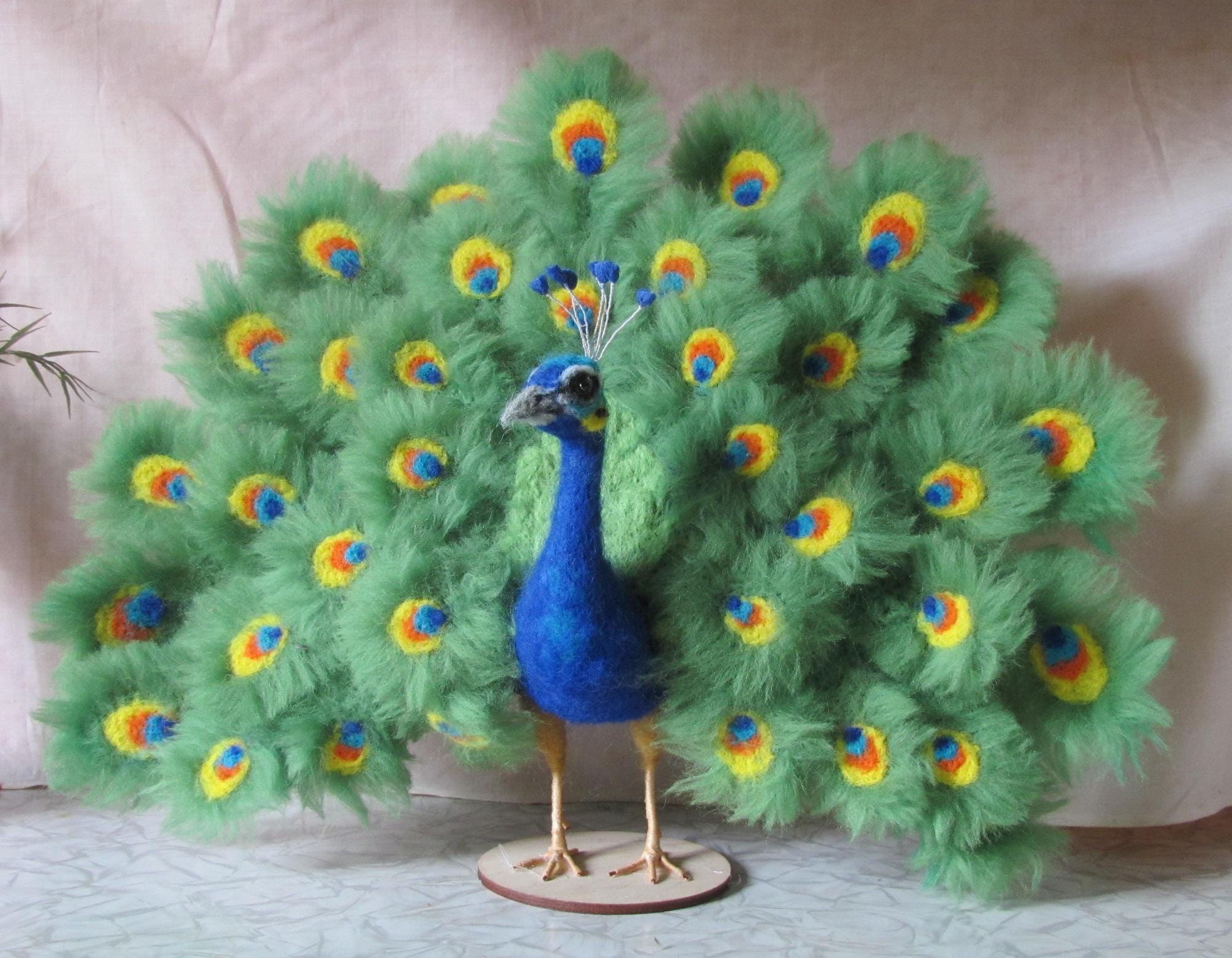 ヒチョル　ぬいぐるみキーホルダー　マスコット　孔雀 孔雀 孔雀 - 美の象徴 フェルトの孔雀 フェルトの鳥 - Etsy 日本
