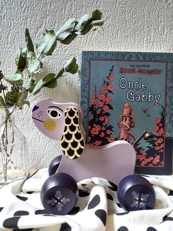 Petit Chien Mauve/En Bois Restauré