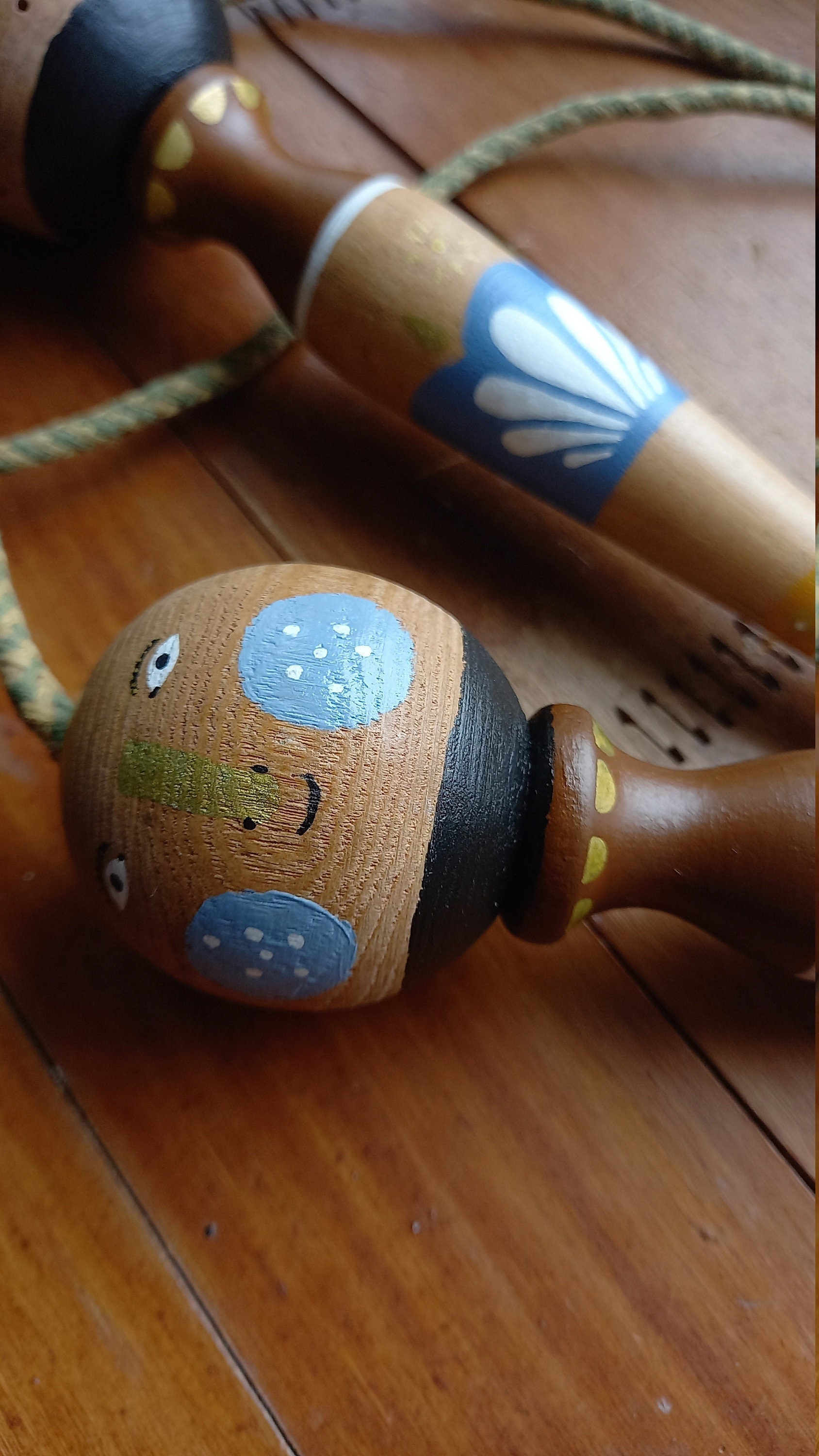 Moon Faces/Corde à Sauter en Bois Restaurée