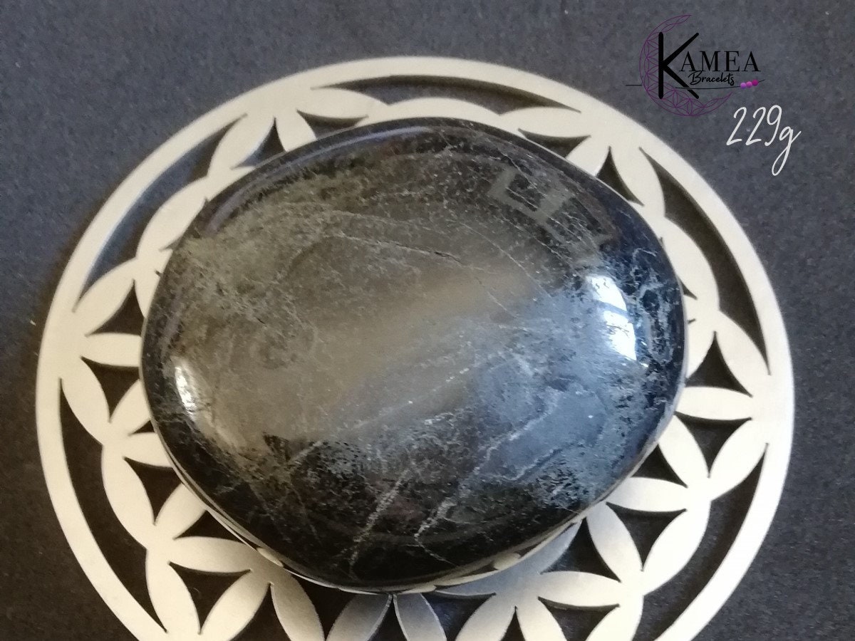 Pierre de Tourmaline Noire Polie à La Main Environ 6x7cm