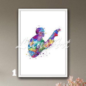 Op de afbeelding: Een ingelijste kunstdruk met een aquarelillustratie van een persoon in een duikhouding. Het kunstwerk is gevuld met levendige kleuren, waaronder blauw, paars, groen en geel, waardoor een dynamisch en artistiek effect ontstaat. De print staat tegen een witte achtergrond.