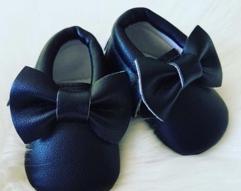 BOW FRINGE MOCCASINS