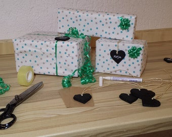 Slate hearts as gift tags in a set of 8
