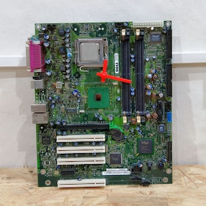 Neu beanspruchte Motherboard Uhren