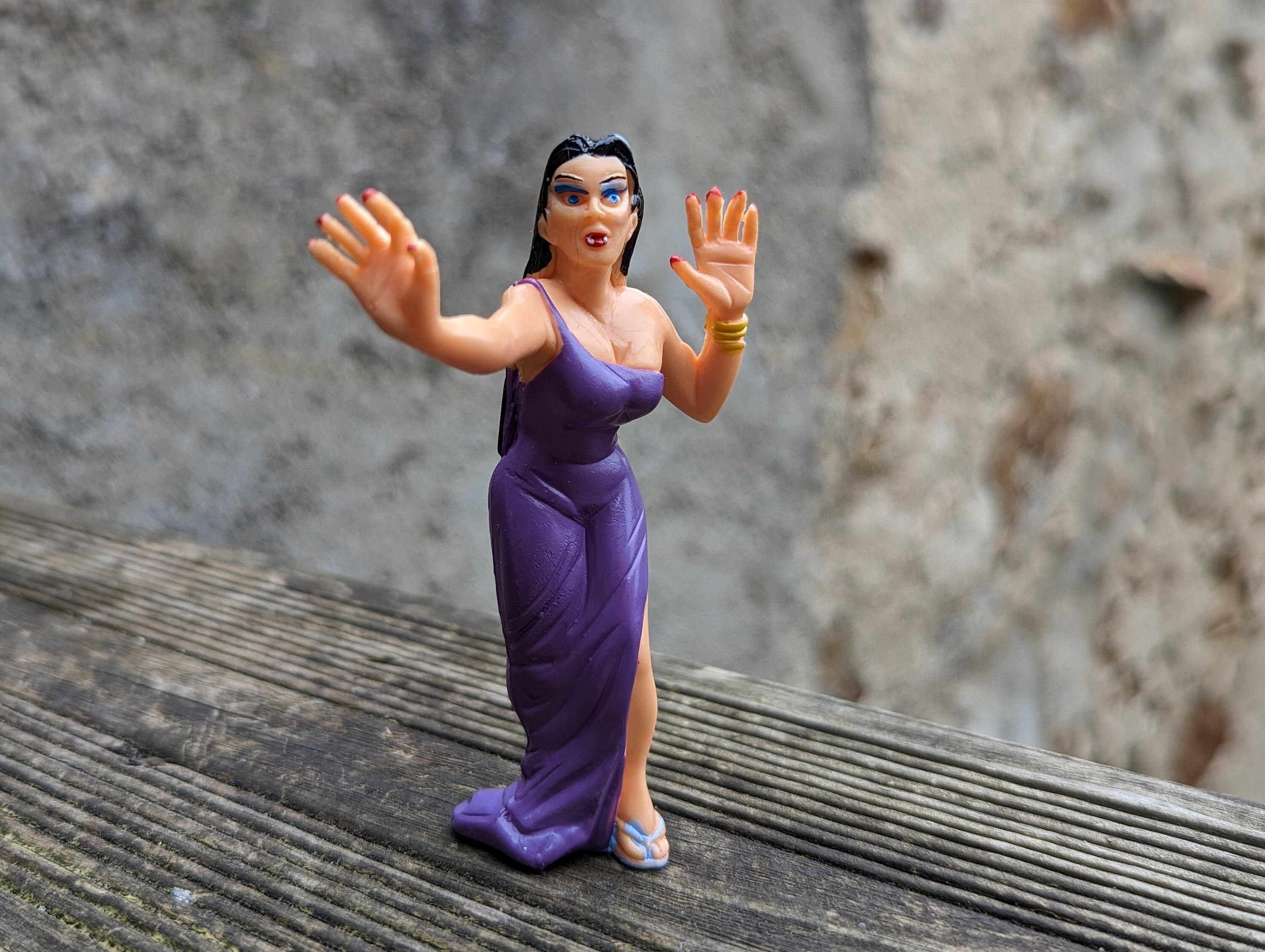 1992 #16 The Vampiress 3.75" PVC Figure Yolanda Monsters Spanish Super Monstruos Horror Halloween