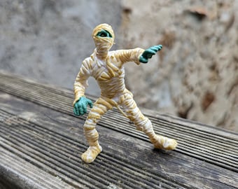 1992 #5 The Mummy 3.75&quot; PVC Figure Yolanda Monsters Spanish Super Monstruos Horror Halloween