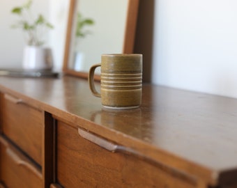 Pepo Ceramics Groove Mug- Olive