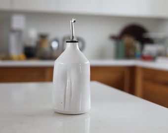 Pepo Ceramics Slash + Dash Olive Oil Bottle - gloss white