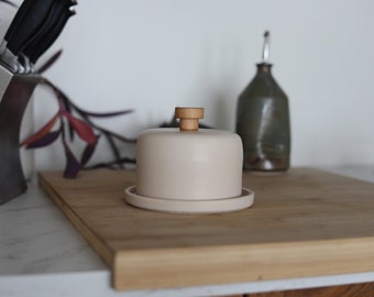 Pepo Ceramics Plain Butter Dish with Wood Knob - soft pink