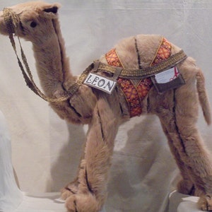 Camel &quot;Leon&quot;, Upcyclingprodukt from Grandma&#39;s fur coat, 70 cm high, decoration, animals
