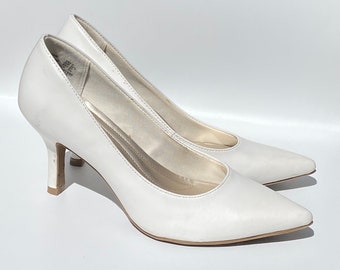 Vintage 80s/90s White Pumps, Non-Leather 3 Inch Heels, Pointed Toe Heels, Vintage Vegan Pumps, Vintage Heels, Size 6