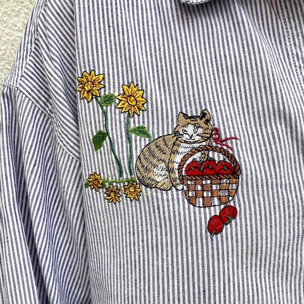 Vintage Cotton Button Up with Cat Embroidered on it, Oversized Womens Button Up, Vintage Embroidered Blouse, Gift for Cat Person, Cat Lover