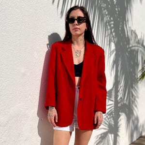 Blazer vintage oversize in lana rossa, blazer vintage anni &#39;90 con cervo bianco, giacca sartoriale classica, moda autunnale retrò chic, capispalla senza tempo