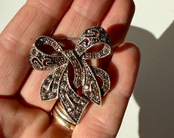 Broche de lazo de plata vintage / Pin llamativo / Lazo grande coleccionable
