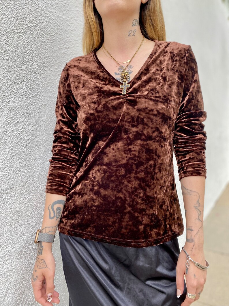 Vintage 90s Crushed Velvet Top, Brown 90s Velvet Shirt, Y2k Top, Vintage Top, 90s Top, Velvet Grunge Long Sleeve Shirt, Made in USA, S/M image 3