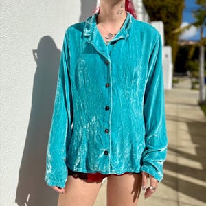 Vintage 90s/Y2K Crushed Velvet Button Up Shirt, Turquoise SILK Velvet Blouse, Velvet Top, Y2K Blouse, Vintage Velvet Blouse, Cozy Top