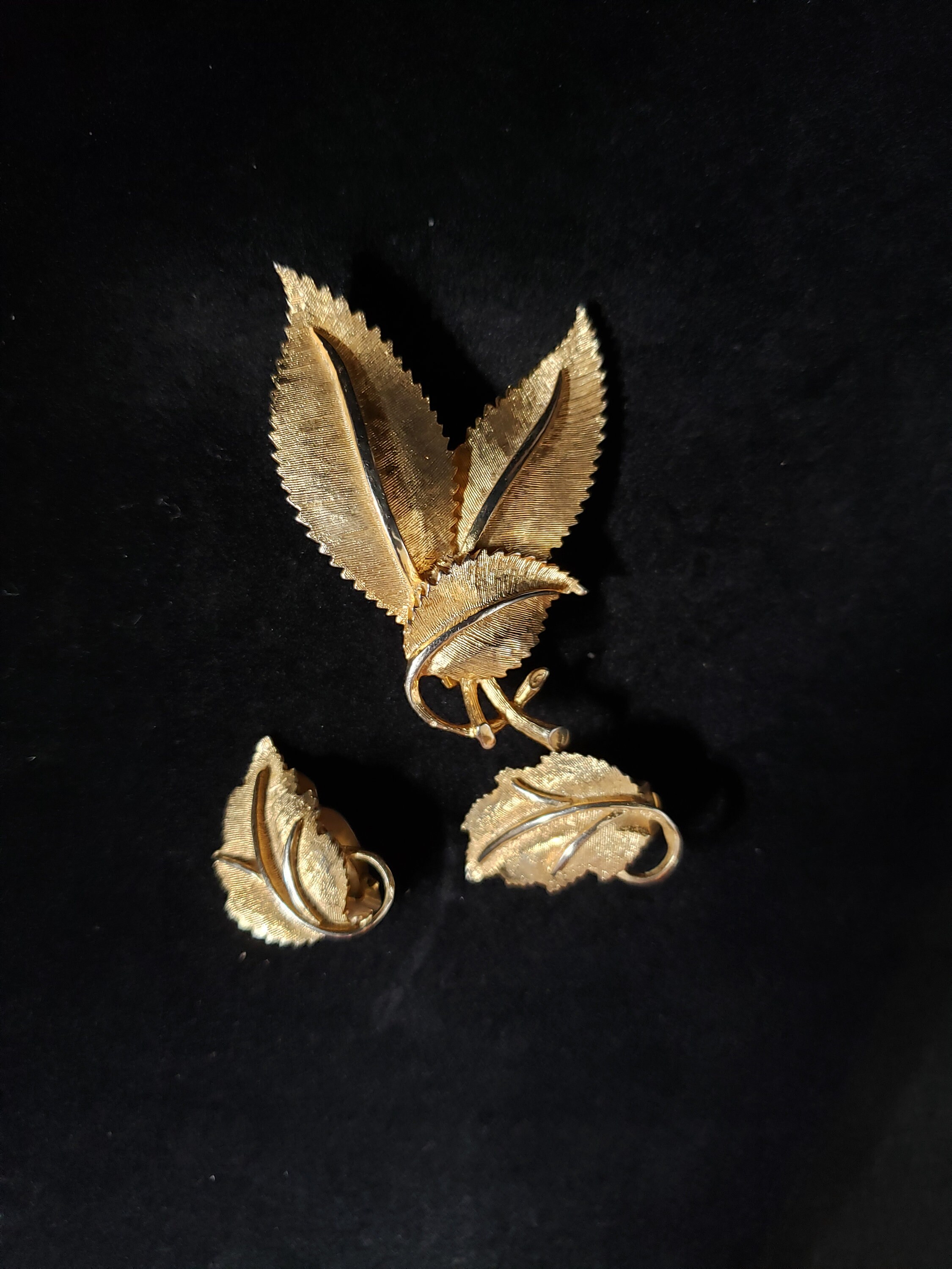 Sweater Clips Brushed Gold Bronze Fern Leaf Cardigan Clip 