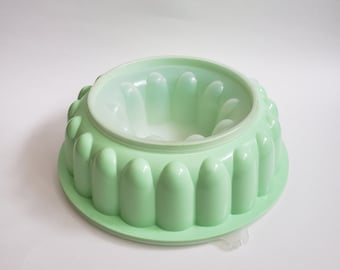 Vintage Tupperware Jello Mold Ring Green
