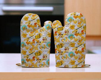 Oven Mitts / Oven Gloves / Gift For Her / Cooking Gift / Baking Present / Vampire Cats / Kitchen Decor / Special Occasion / Dinnerware Gift