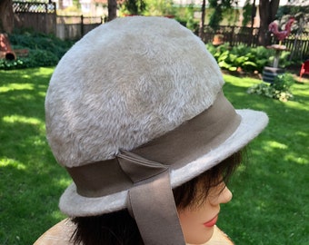 Vintage Women/'s Fashion Cowboy Felt Spring /& Summer Fashion Hat Dead Stock Teal Adolfo II Vintage Musketeer