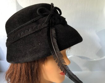Vintage Black Velour Cloche Hat with Feather Plume Ladies Formal Retro Mid Century Hat Boho Bohemian Hat