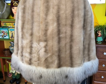 Stylish Faux Fur Cape Vintage Beige White Fake Fur Capelet Retro Hollywood Glamour Accessory 1960s Bohemian Boho Ladies Fashion Wrap Shrug