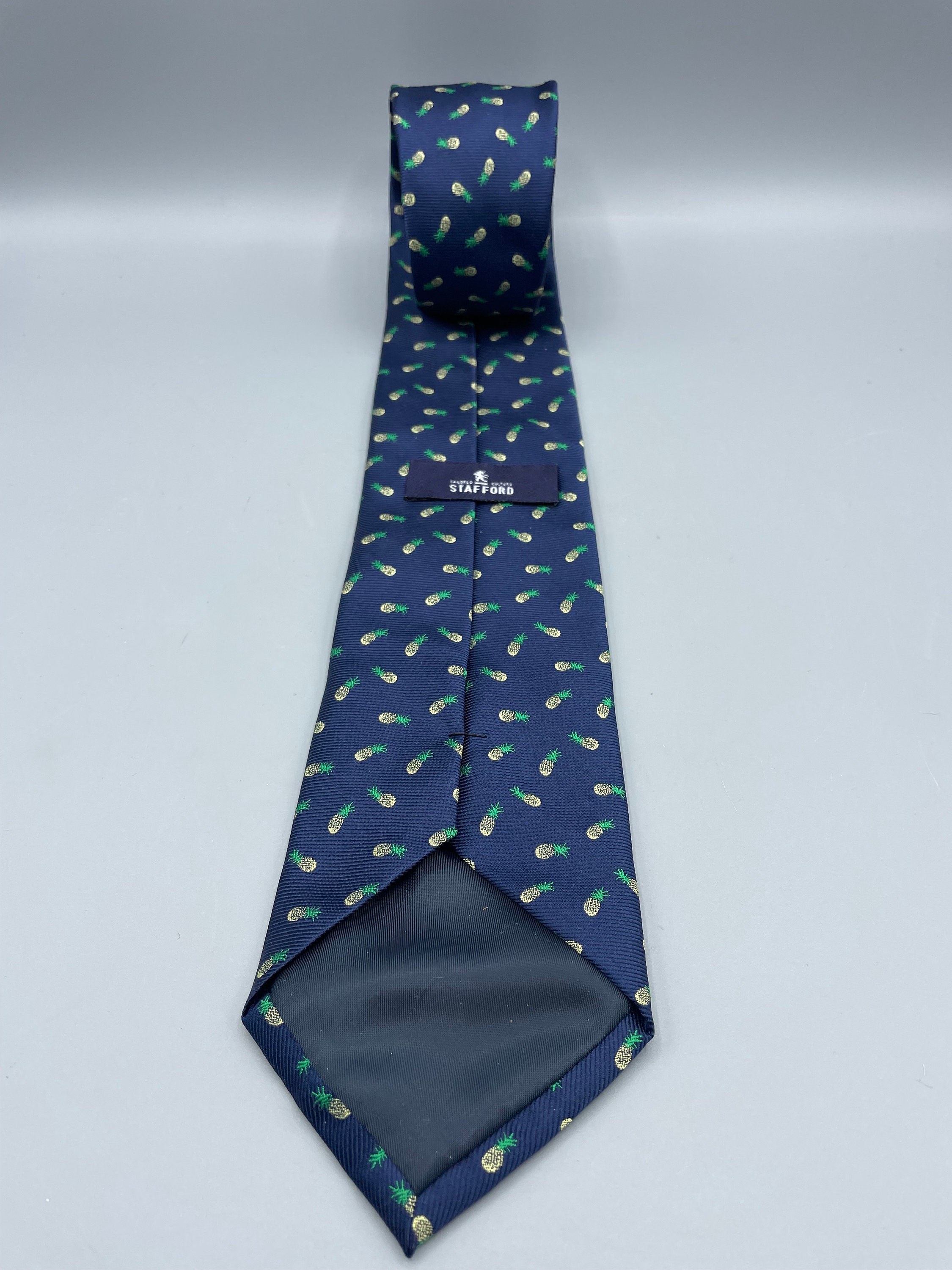 mens pineapple tie