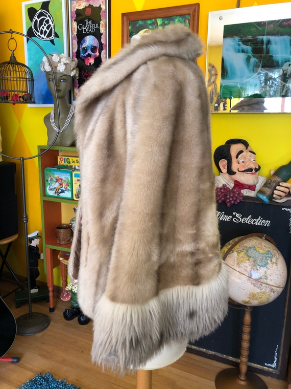 Stylish Faux Fur Cape Vintage Beige White Fake Fu… - image 2