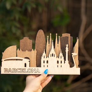Décor en bois de la ville de Barcelone 3D, décor de bureau City Skyline, Silhouette de la ville d’Espagne, Décoration intérieure d’art personnalisée, Cadeau de pendaison de crémaillère, Skyline en bois