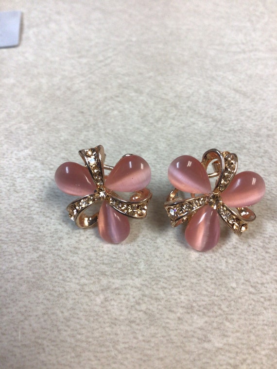 Pink cat eye pierced earrings with. Champagne or p