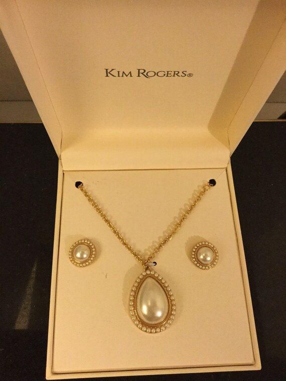 Kim Rogers Gold tone Faux Pearl Necklace and Earri